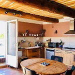 Maison Provencale Avec Vue Sublime Sur La Nature *