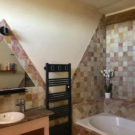 Holiday home Magnifique Maison Sur La Montagne De Lure