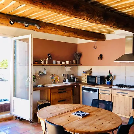 Maison Provencale Avec Vue Sublime Sur La Nature *